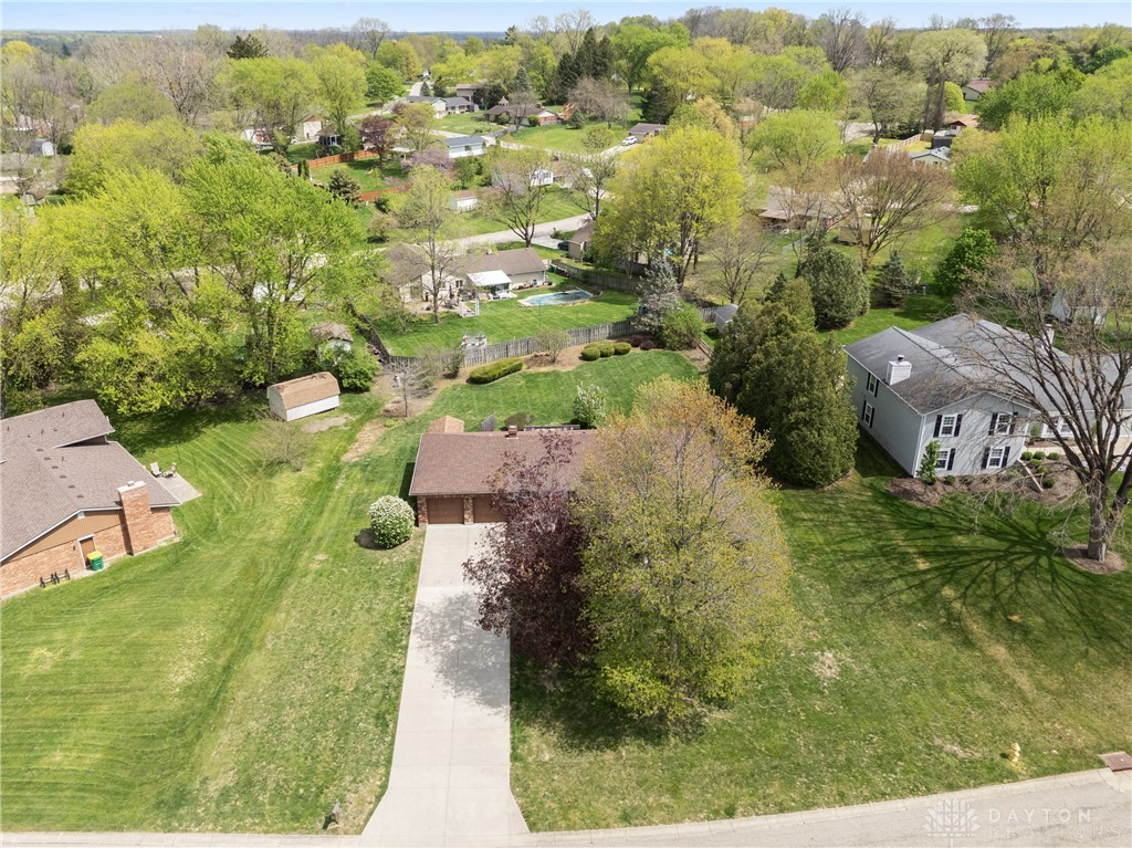 702 Tealwood Drive, Beavercreek, Ohio image 4
