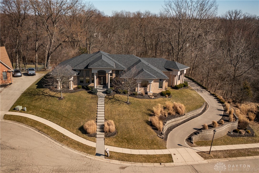 2420 Greystone Lane, Springfield, Ohio image 2