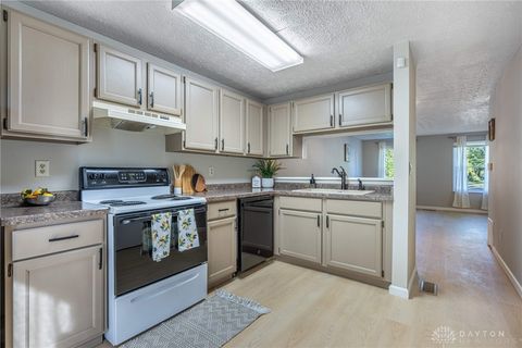 Tiny photo for 8282 Briar Ridge Court, Dayton, OH 45424 (MLS # 946088)