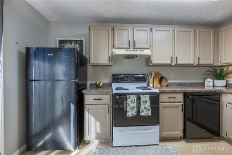 Tiny photo for 8282 Briar Ridge Court, Dayton, OH 45424 (MLS # 946088)