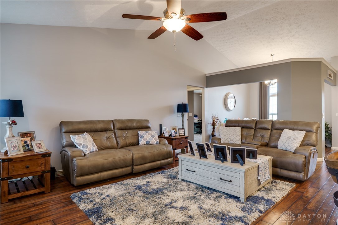 5049 Dayflower Drive, Tipp City, Ohio image 13