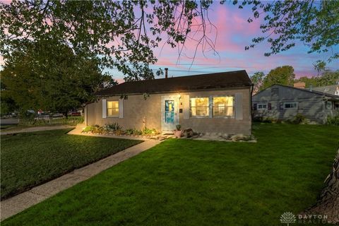Photo of 5 Marchmont Drive, Fairborn, OH 45324 (MLS # 945762)