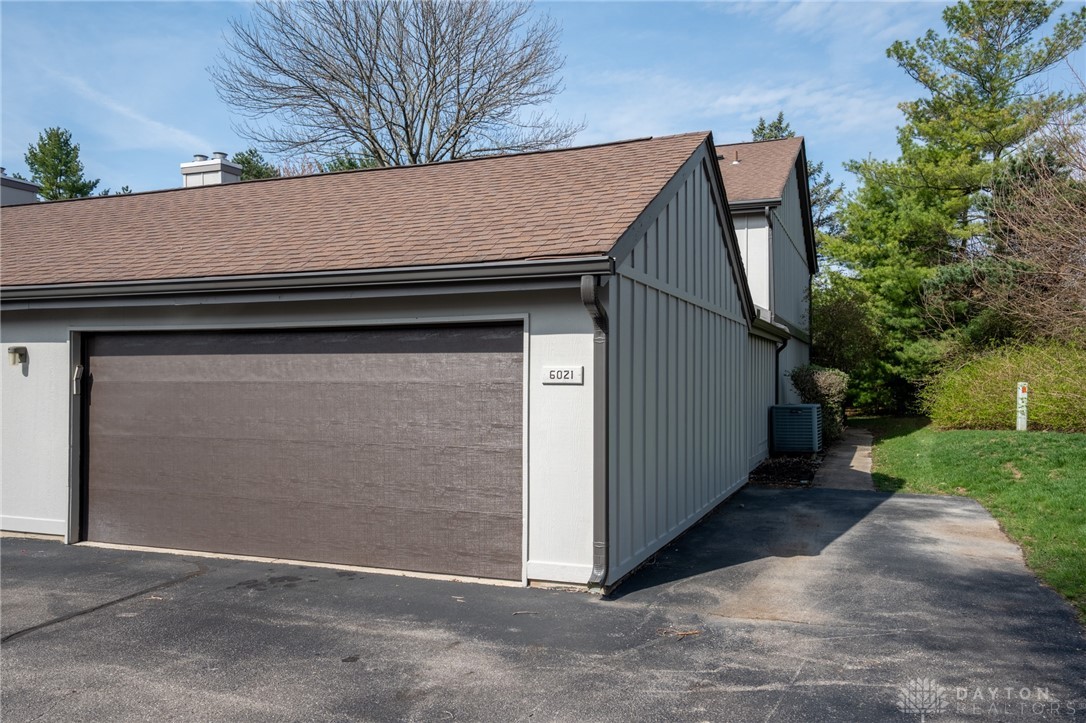 6021 Buggy Whip Lane, Dayton, Ohio image 2
