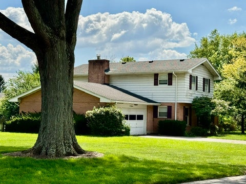 Photo of 231 Edgebrook Drive, Washington Twp, OH 45459 (MLS # 965536)