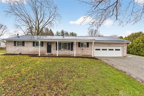 Photo of 345 Valleyview Drive, Troy, OH 45373 (MLS # 953436)