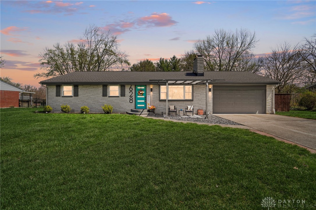 628 Carthage Drive, Beavercreek, Ohio image 1