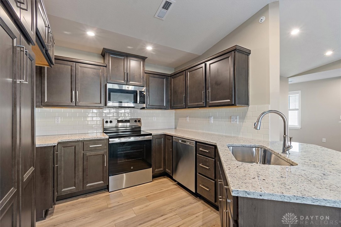 441 Bethpage Way 7-305