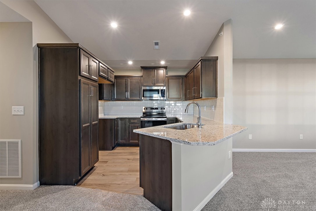 441 Bethpage Way 7-305