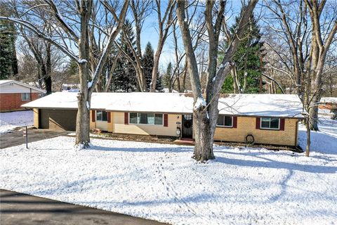 Photo of 2317 Barnett Drive, Bellbrook, OH 45305 (MLS # 948919)