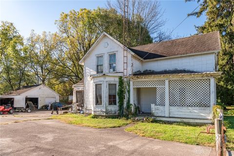 Photo of 3587 Lower Valley Pike, Springfield, OH 45506 (MLS # 945809)