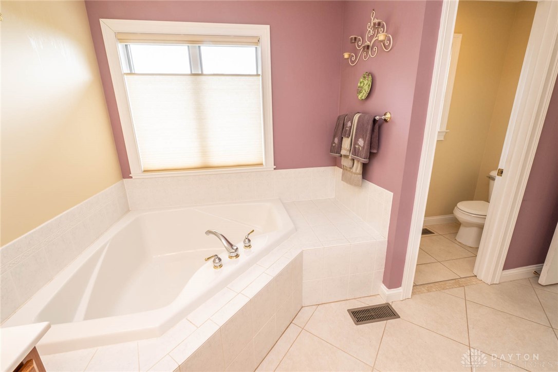 730 Beechwood Drive, Tipp City, Ohio image 37