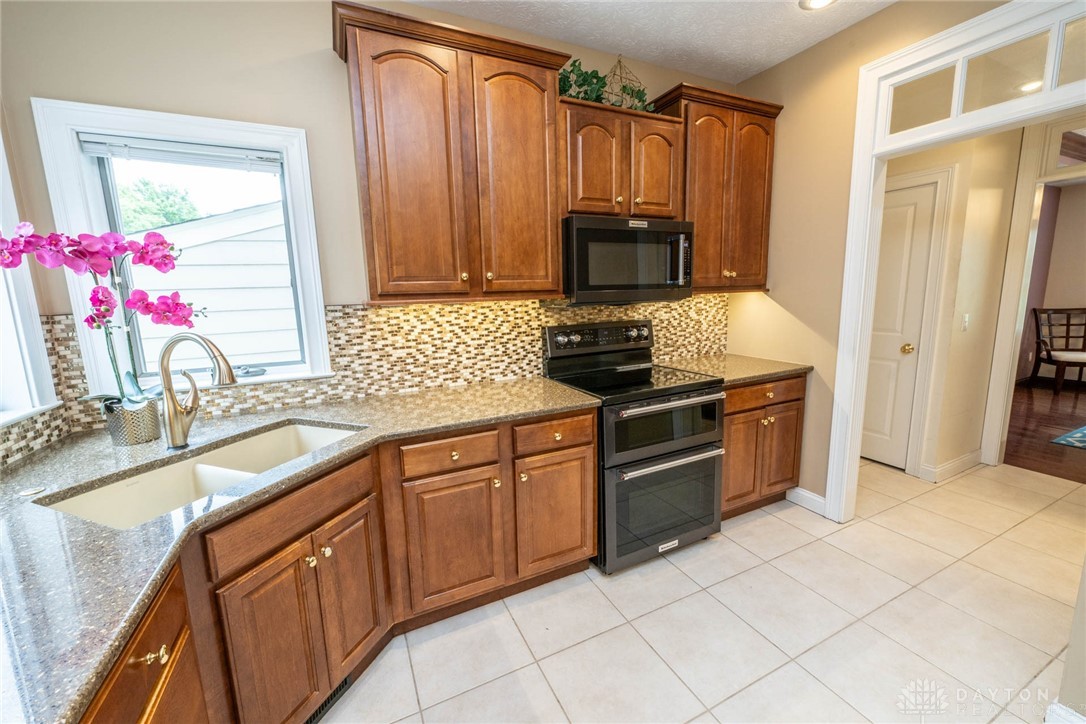 730 Beechwood Drive, Tipp City, Ohio image 22