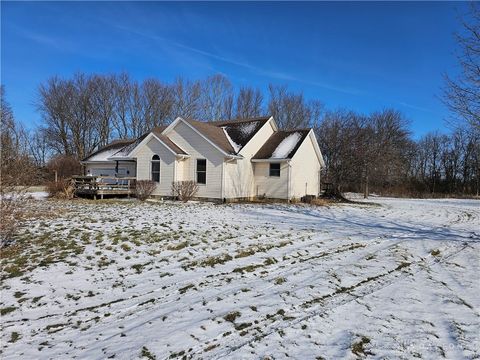 Photo of 43 Hidden Creek Drive, Jamestown Vlg, OH 45335 (MLS # 949910)