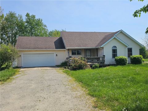 Photo of 43 Hidden Creek Drive, Jamestown Vlg, OH 45335 (MLS # 949910)
