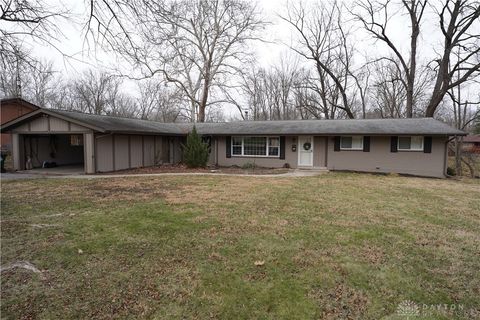 Photo of 4096 Woodedge Drive, Bellbrook, OH 45305 (MLS # 950877)
