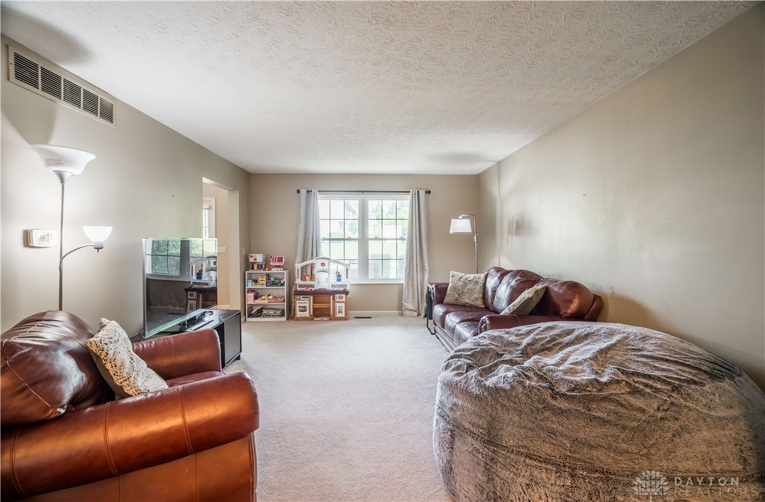 690 Golf View Court, Vandalia, Ohio image 8