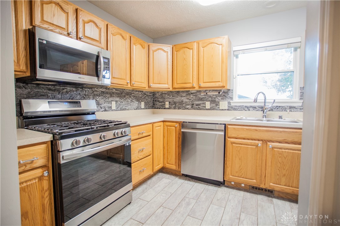 Moraine, Ohio 45439, United States, 3 Bedrooms Bedrooms, ,3 BathroomsBathrooms,Residential,Active,161477