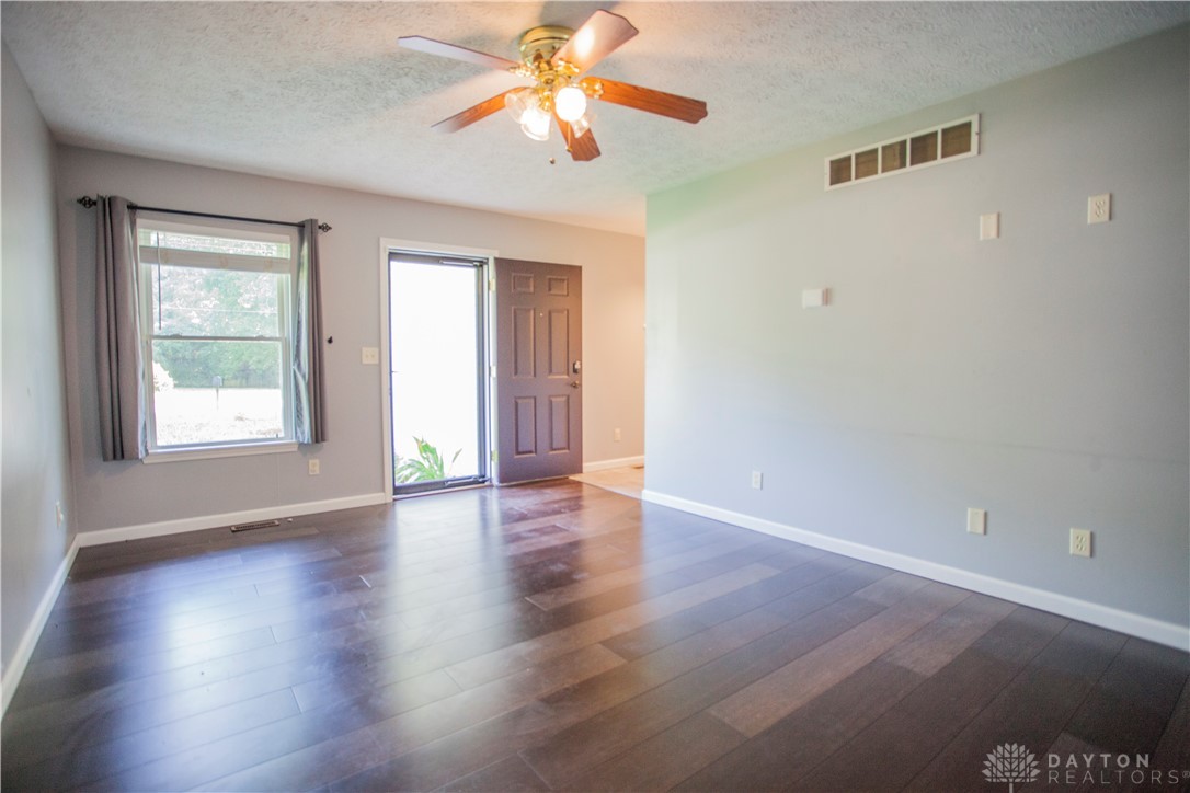 Moraine, Ohio 45439, United States, 3 Bedrooms Bedrooms, ,3 BathroomsBathrooms,Residential,Active,161477