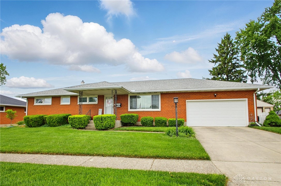 4325 Wabash Drive, Springfield, Ohio image 3