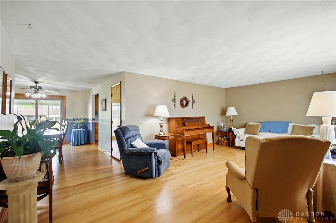 4325 Wabash Drive, Springfield, Ohio image 10