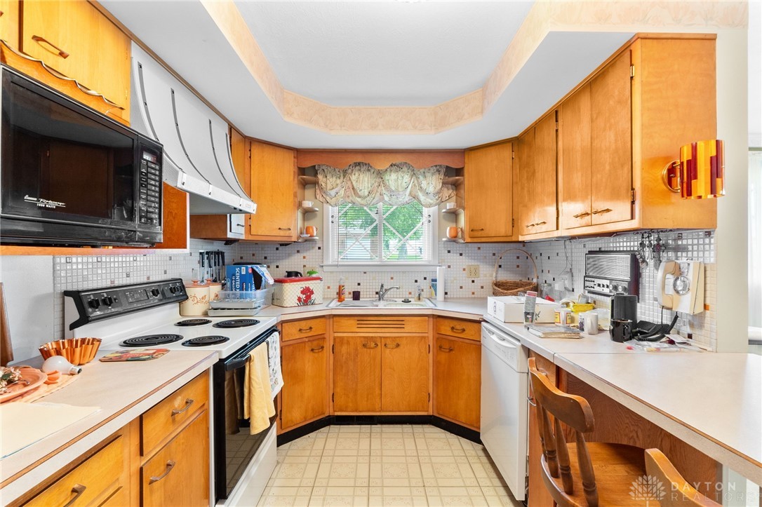 1309 Davis Drive, Fairborn, Ohio image 10