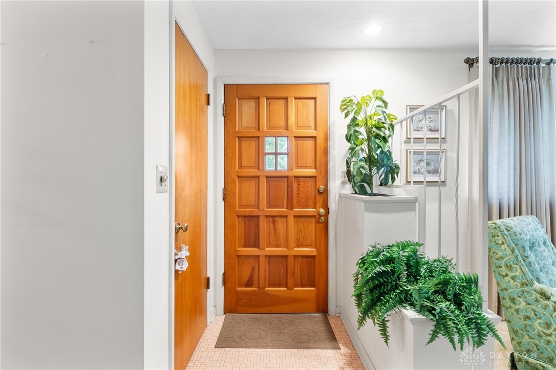 1309 Davis Drive, Fairborn, Ohio image 4