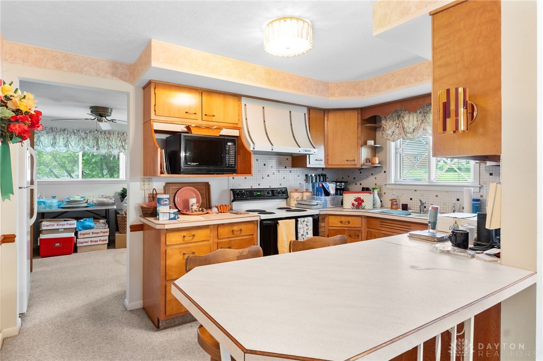 1309 Davis Drive, Fairborn, Ohio image 9
