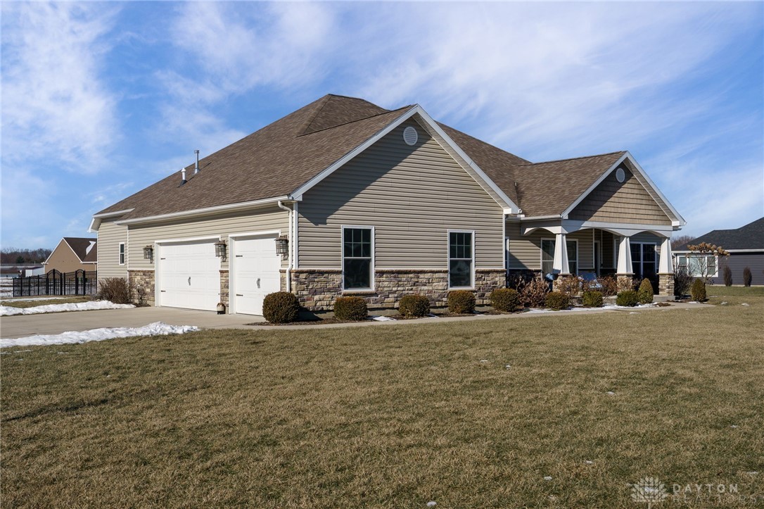 2516 Fiesta Drive, Troy, Ohio image 2