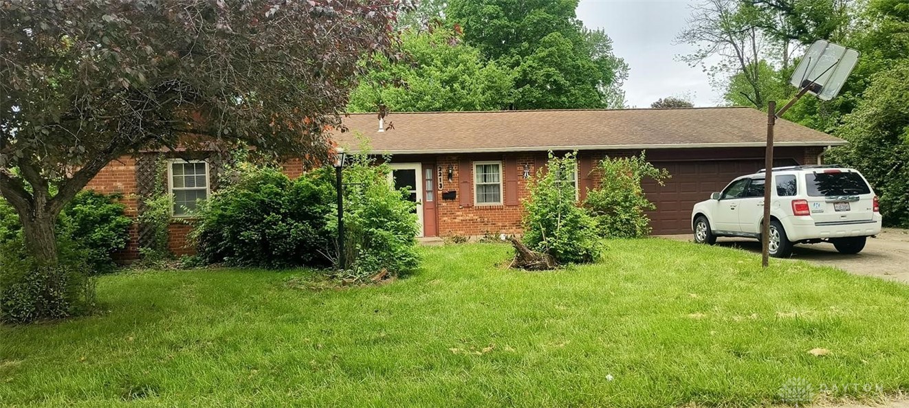 2213 S Lakeman Drive, Bellbrook, Ohio image 2