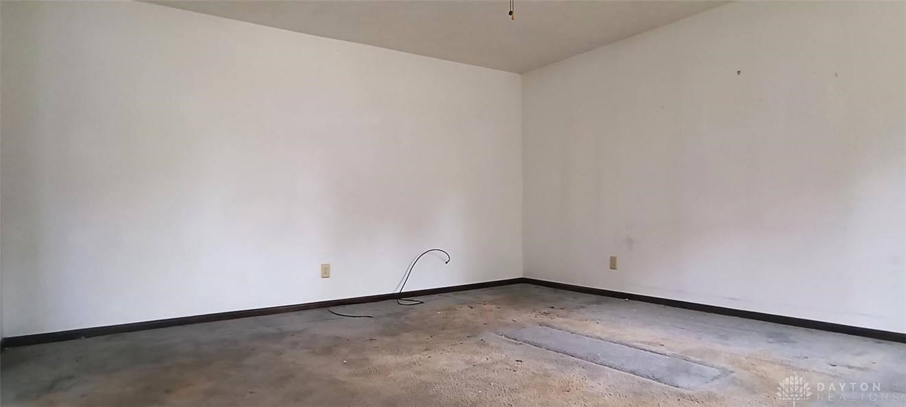 2213 S Lakeman Drive, Bellbrook, Ohio image 7