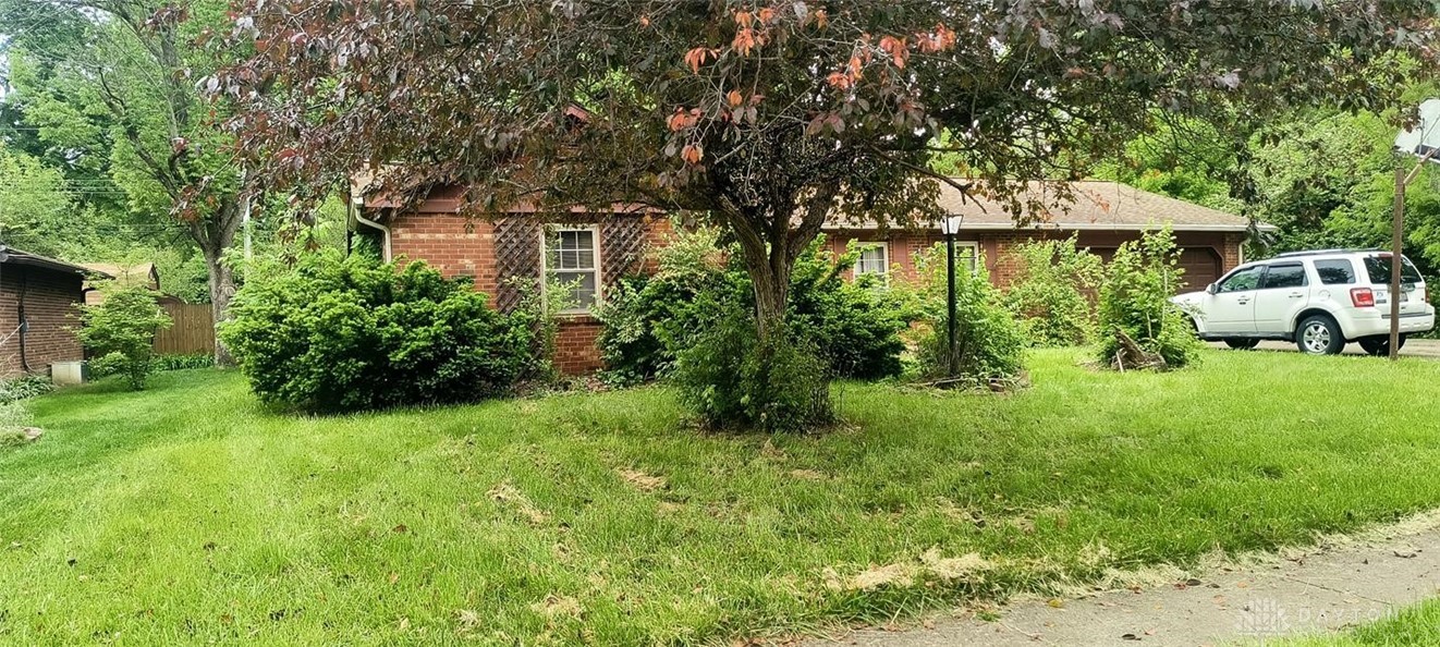 2213 S Lakeman Drive, Bellbrook, Ohio image 3