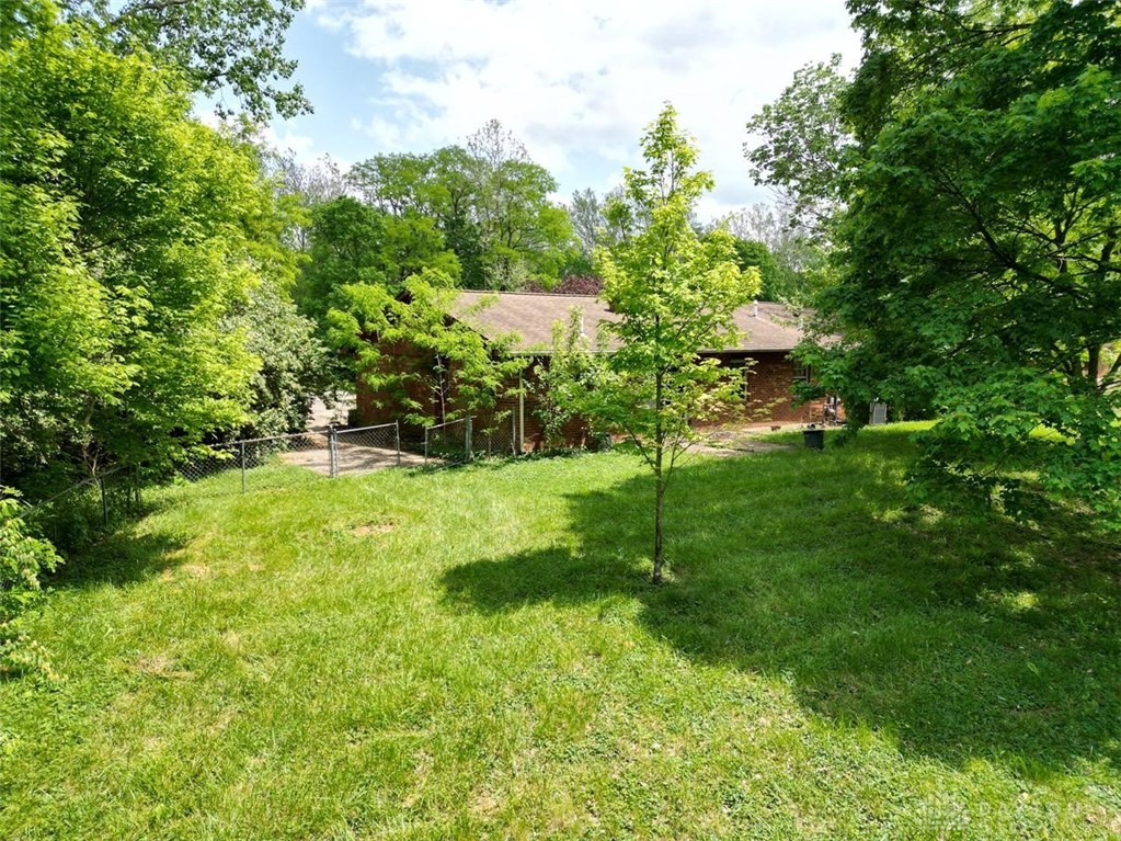 2213 S Lakeman Drive, Bellbrook, Ohio image 48