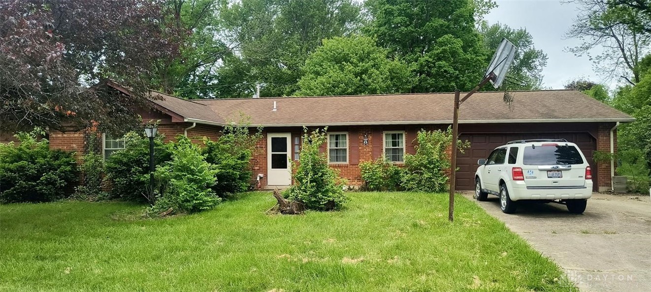 2213 S Lakeman Drive, Bellbrook, Ohio image 1