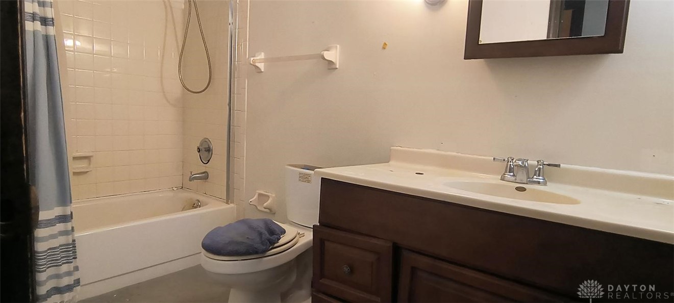 2213 S Lakeman Drive, Bellbrook, Ohio image 38