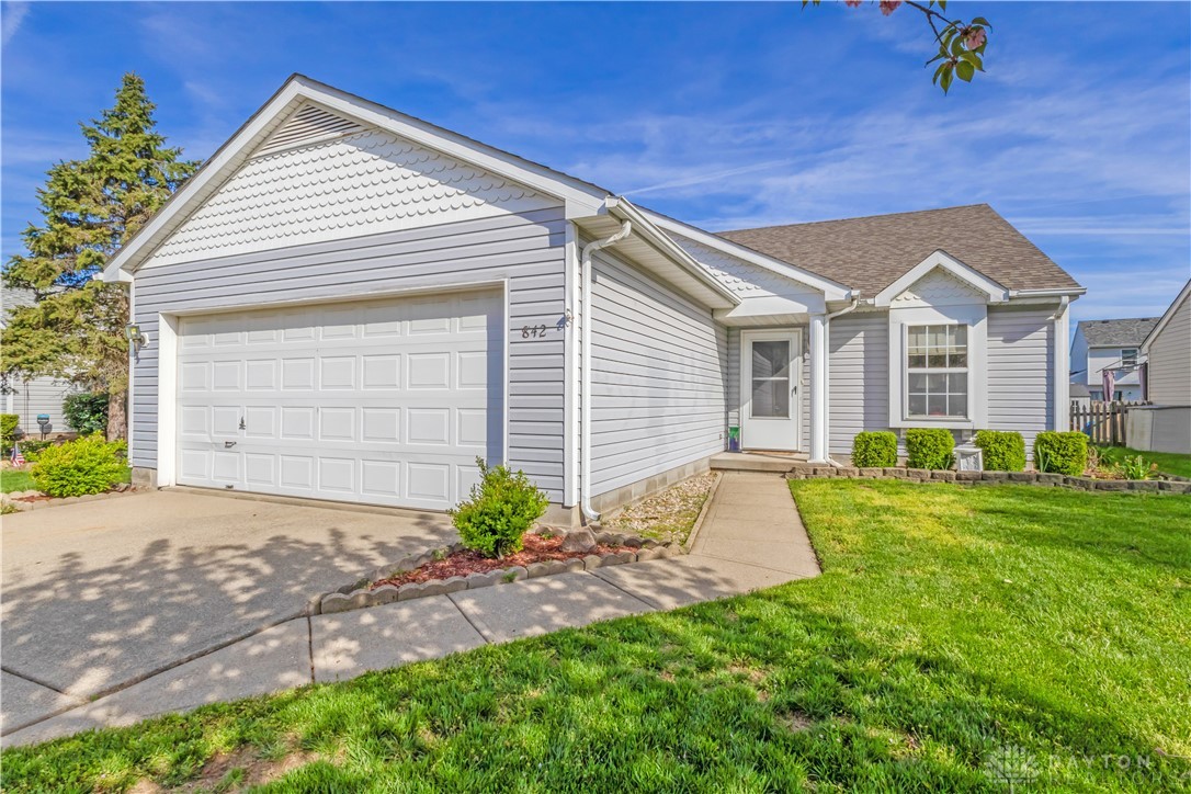 842 Somerset Court, Trenton, Ohio image 1