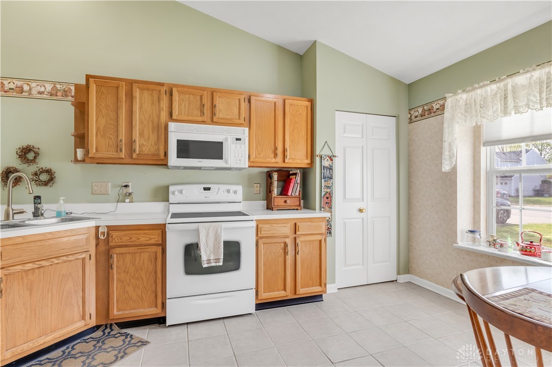 842 Somerset Court, Trenton, Ohio image 11