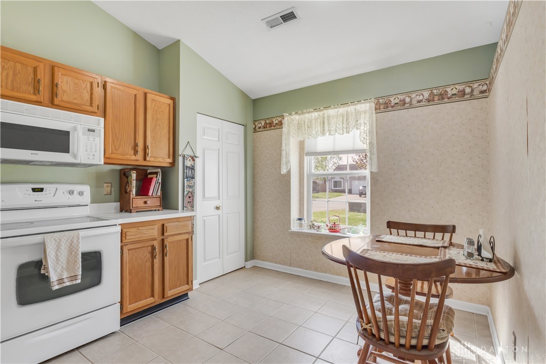 842 Somerset Court, Trenton, Ohio image 12