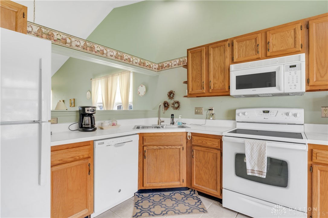 842 Somerset Court, Trenton, Ohio image 14