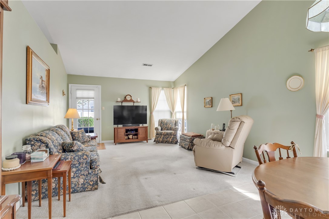 842 Somerset Court, Trenton, Ohio image 8