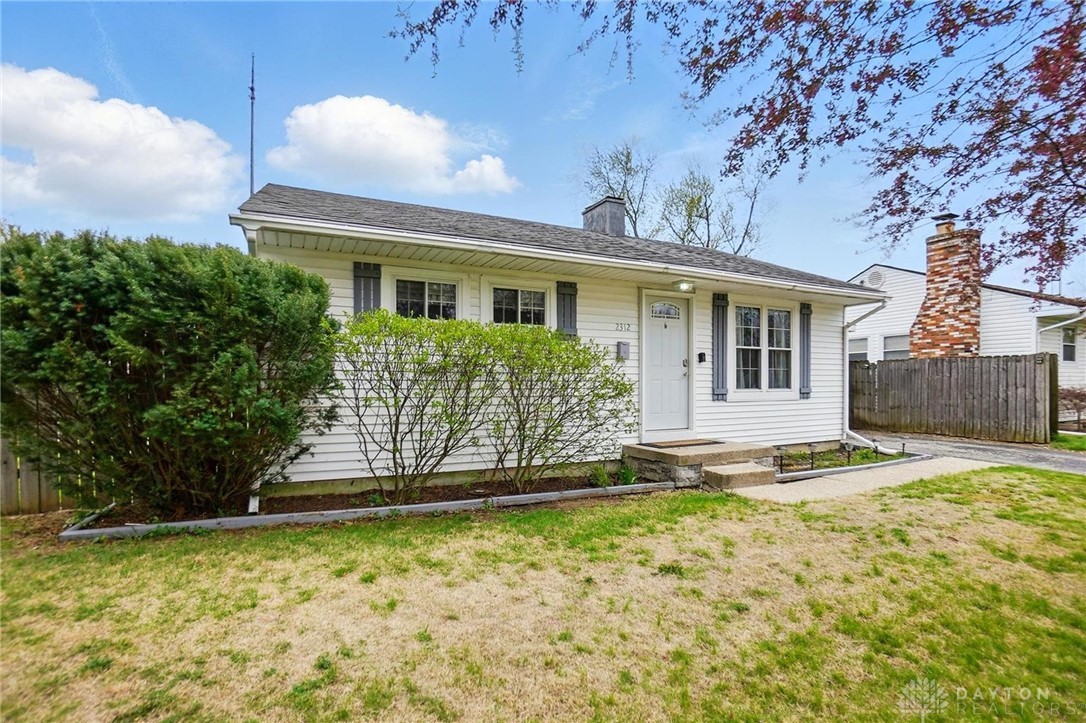 2312 Vale Drive, Dayton, Ohio image 2
