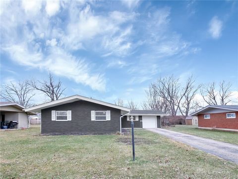 Photo of 709 N Eppington Drive, Dayton, OH 45426 (MLS # 949853)