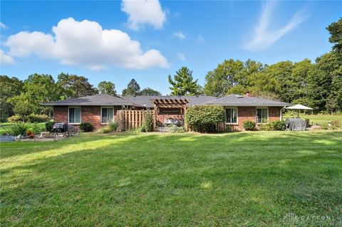 Tiny photo for 631 Augusta Drive, Fairborn, OH 45324 (MLS # 945400)