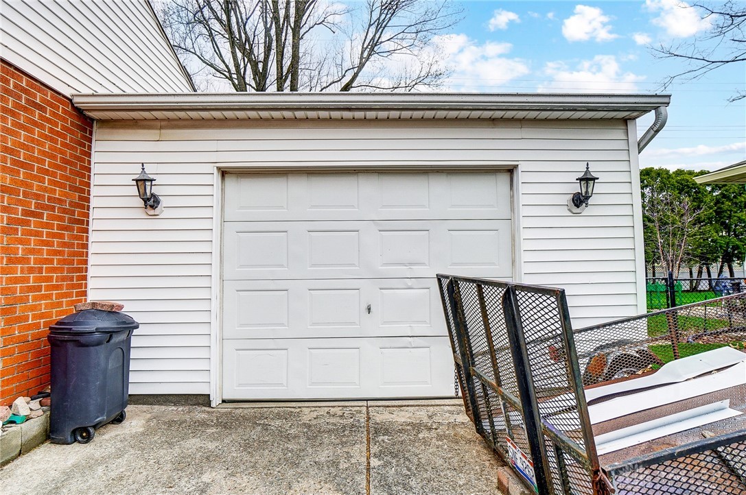1702 Thomas Drive, Springfield, Ohio image 39