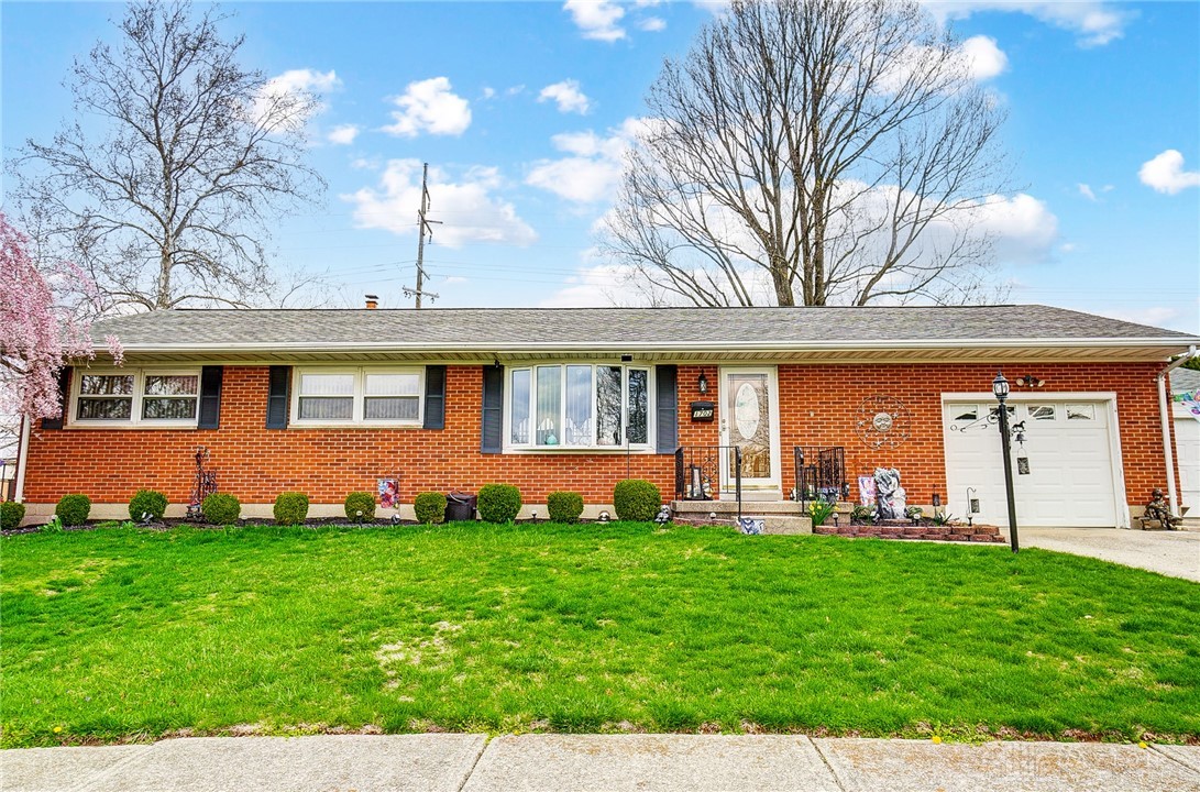 1702 Thomas Drive, Springfield, Ohio image 1