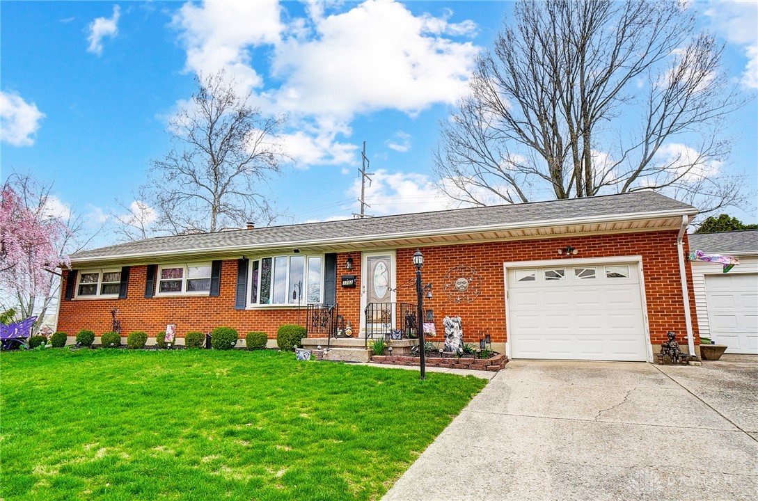 1702 Thomas Drive, Springfield, Ohio image 3