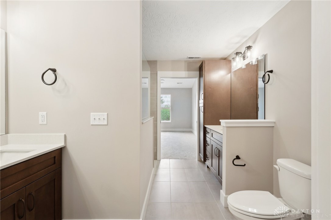 5017 Waterford Lane, Middletown, Ohio image 38