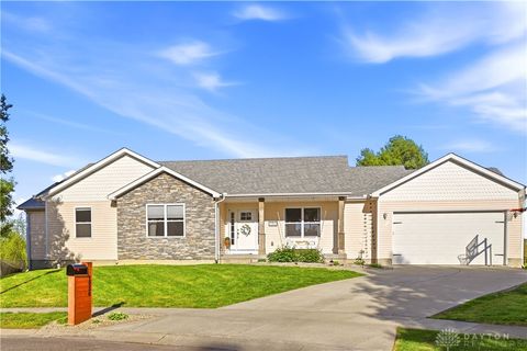 Photo of 1050 Rose Petal Court, Waynesville, OH 45068 (MLS # 957191)