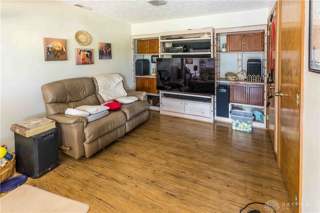 2128 Sir Lockesley Drive, Miamisburg, Ohio image 16
