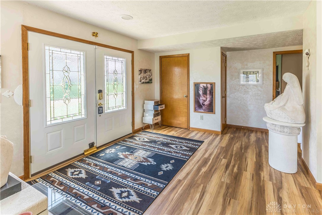 2128 Sir Lockesley Drive, Miamisburg, Ohio image 5