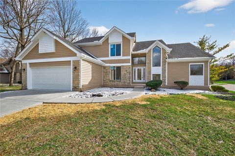Photo of 811 Wind Bluff Point, Springboro, OH 45066 (MLS # 957278)